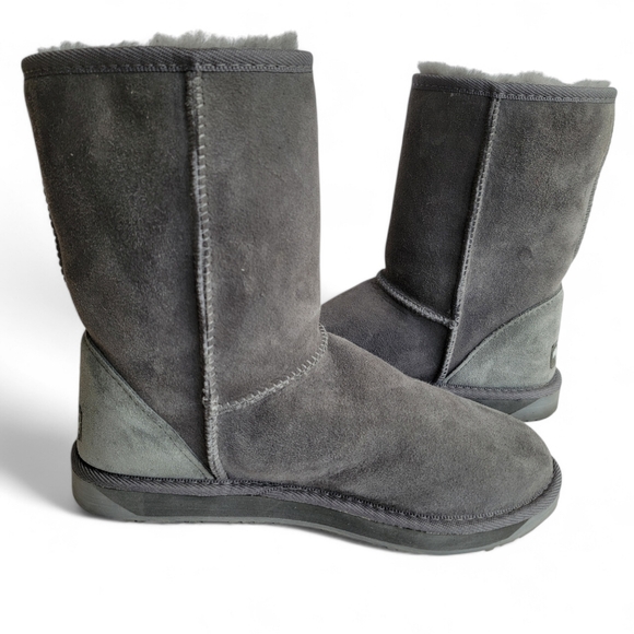 Ugg Women's Bailey Two Button High-Top Sheepskin Boot Size 9 - Picture 3 of 10